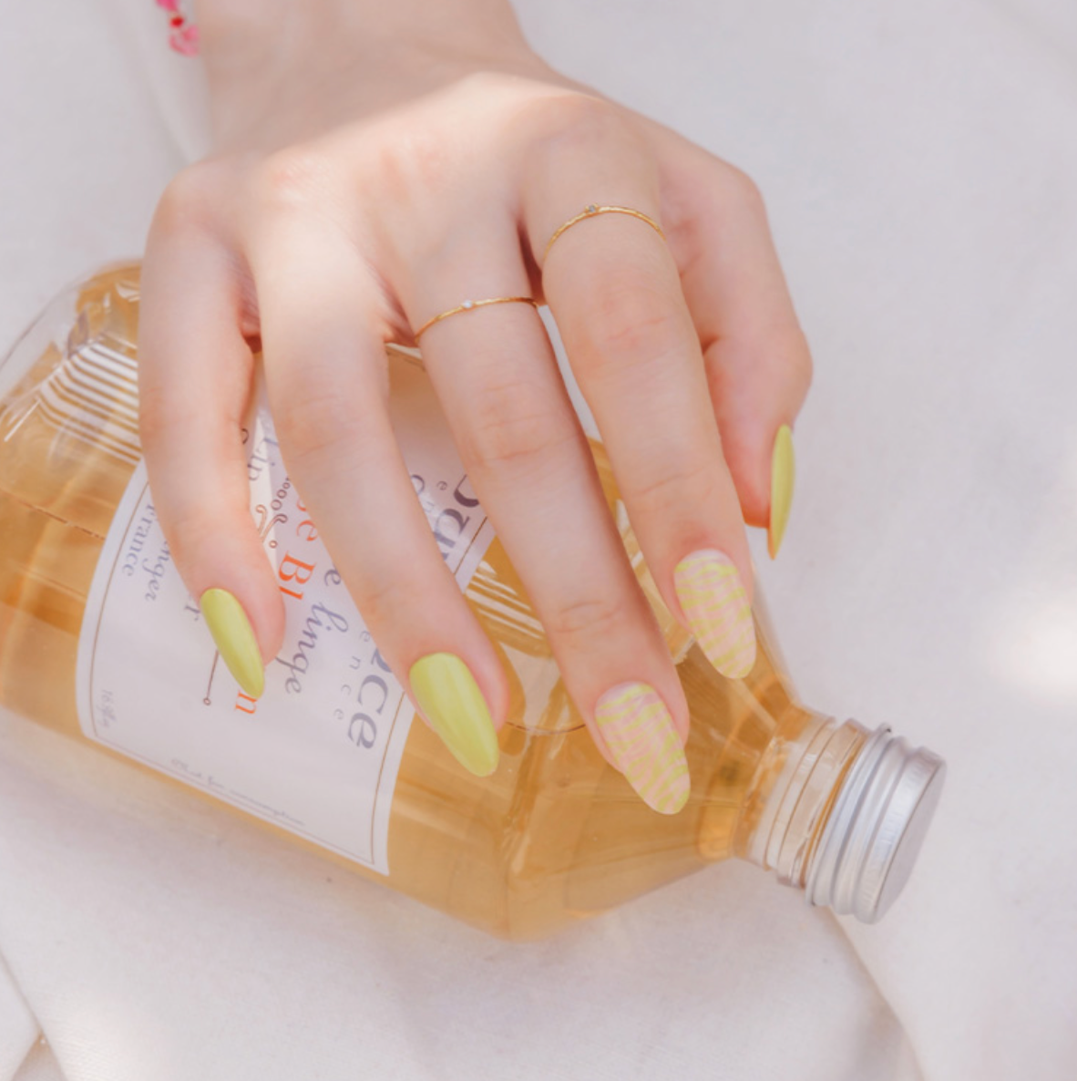[MUZMAK] Nail Tips in Lime Zebra (Almond)